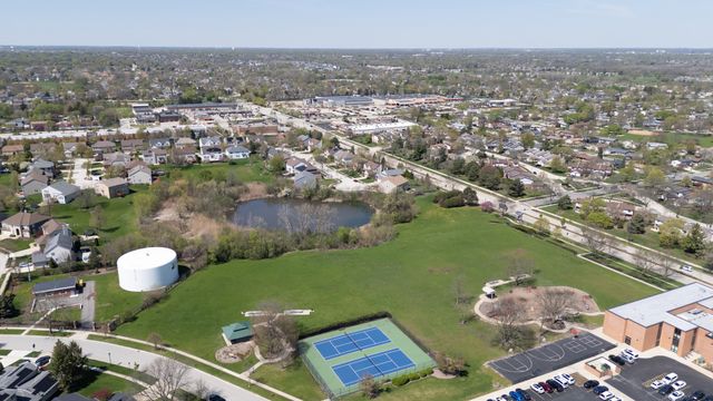 654 Easton Lane, Elk Grove Village, IL 60007