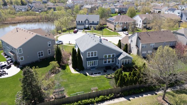 654 Easton Lane, Elk Grove Village, IL 60007