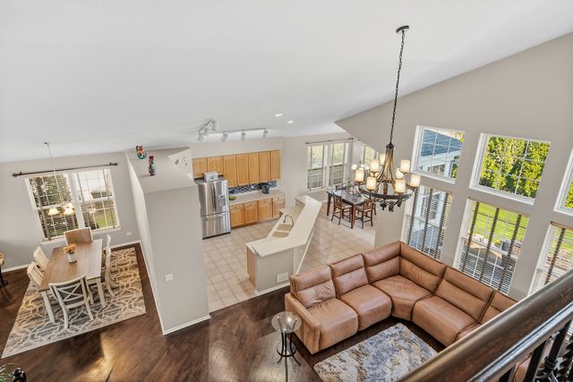 654 Easton Lane, Elk Grove Village, IL 60007