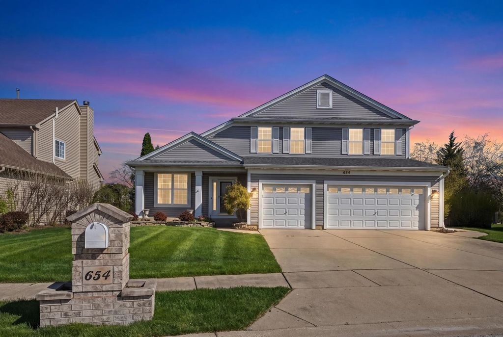 654 Easton Lane, Elk Grove Village, IL 60007
