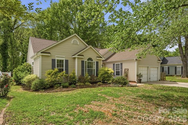 7715 Blythwood Lane, Charlotte, NC 28227