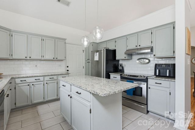 7715 Blythwood Lane, Charlotte, NC 28227