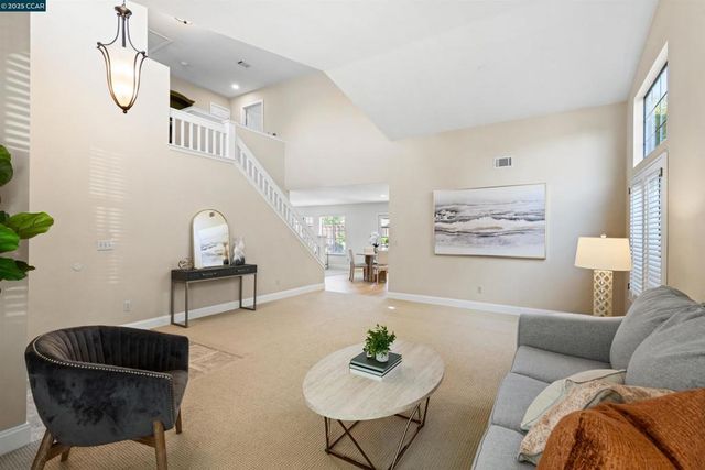 321 Liveoak Ct, Martinez, CA 94553