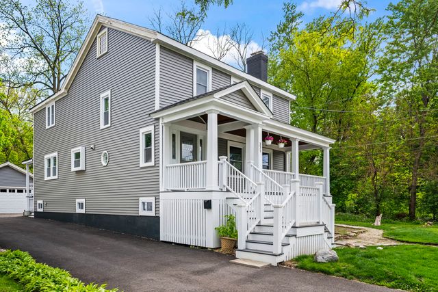 331 E Russell Street, Barrington, IL 60010