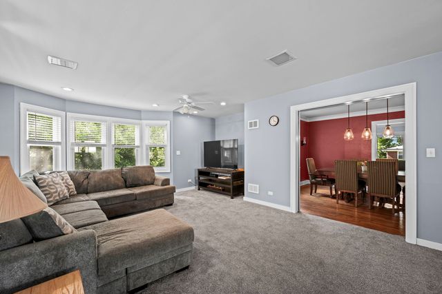 331 E Russell Street, Barrington, IL 60010