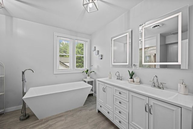331 E Russell Street, Barrington, IL 60010