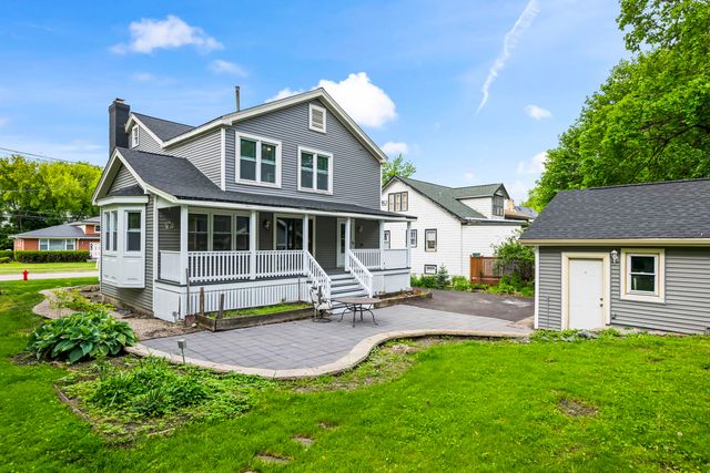 331 E Russell Street, Barrington, IL 60010