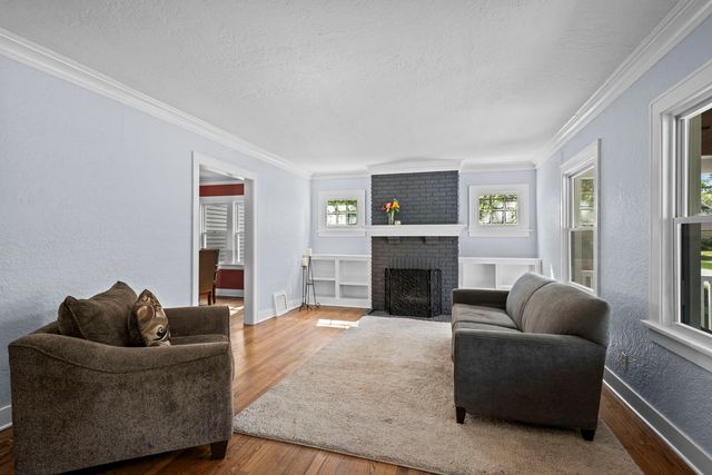 331 E Russell Street, Barrington, IL 60010