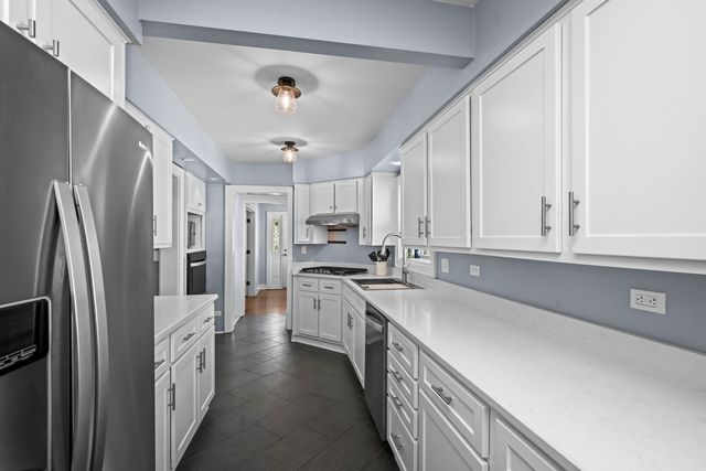 331 E Russell Street, Barrington, IL 60010