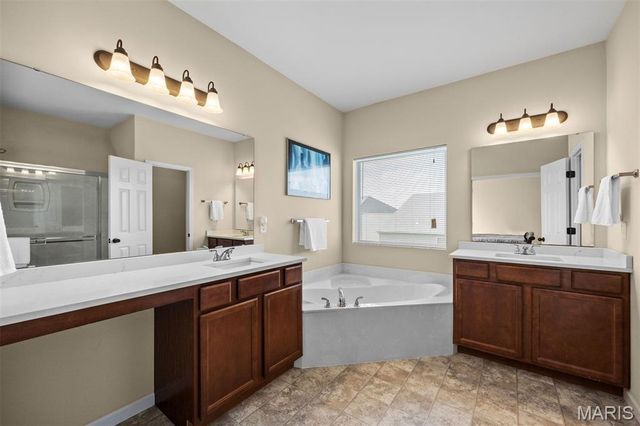 1633 Willowbrooke Manors Court, Creve Coeur, MO 63146