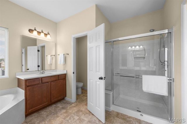 1633 Willowbrooke Manors Court, Creve Coeur, MO 63146