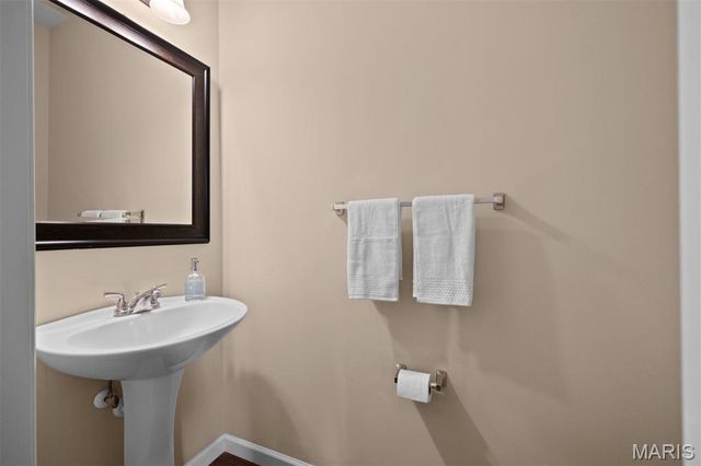 1633 Willowbrooke Manors Court, Creve Coeur, MO 63146