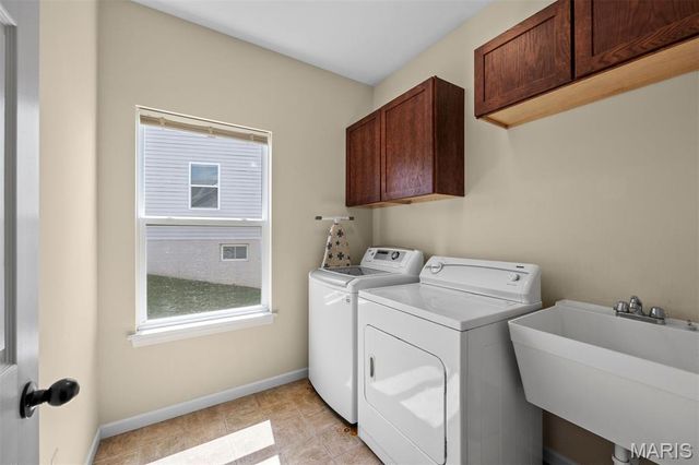 1633 Willowbrooke Manors Court, Creve Coeur, MO 63146