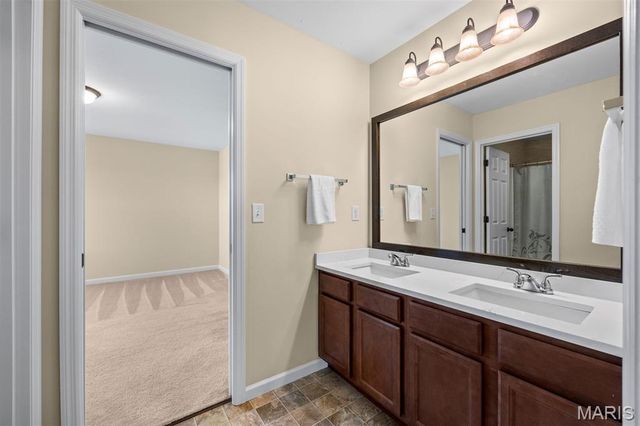 1633 Willowbrooke Manors Court, Creve Coeur, MO 63146