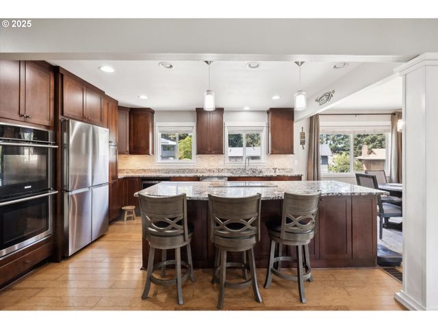 14030 Sw BARLOW Pl, Beaverton, OR 97008