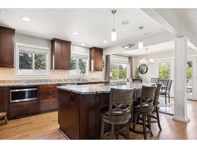 14030 Sw BARLOW Pl, Beaverton, OR 97008
