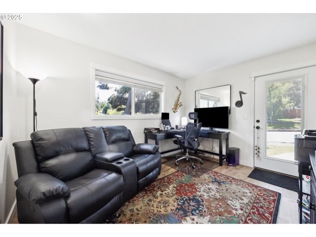 14030 Sw BARLOW Pl, Beaverton, OR 97008