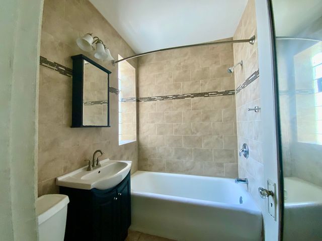 5511 W Diversey Avenue 3, Chicago, IL 60639