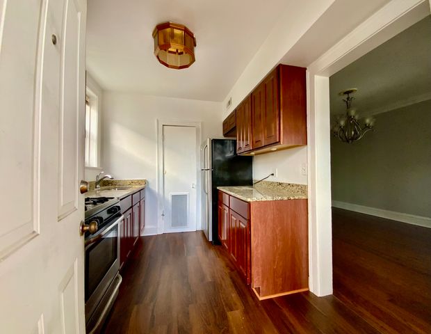 5511 W Diversey Avenue 3, Chicago, IL 60639