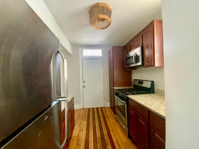 5511 W Diversey Avenue 3, Chicago, IL 60639