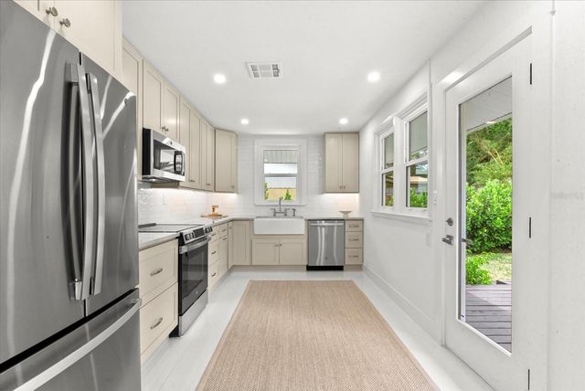 1051 INDIAN BEACH DRIVE, Sarasota, FL 34234