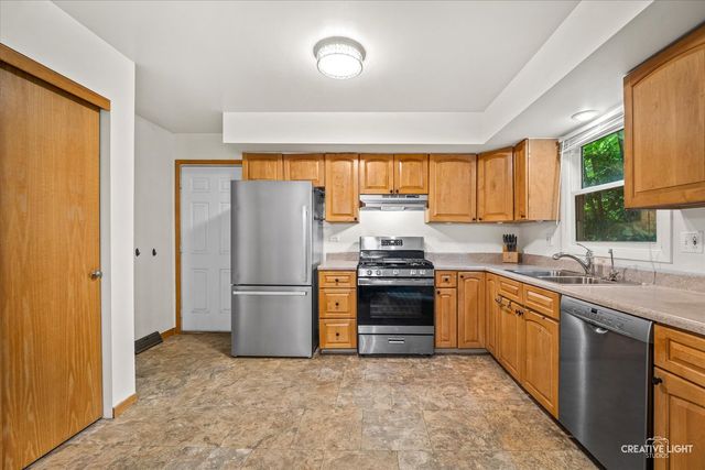 42 Lockman Circle, Elgin, IL 60123