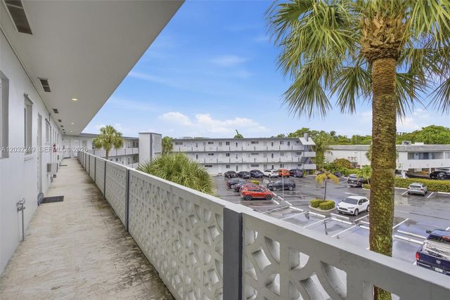 13105 NE Ixora Ct 300, North Miami, FL 33181