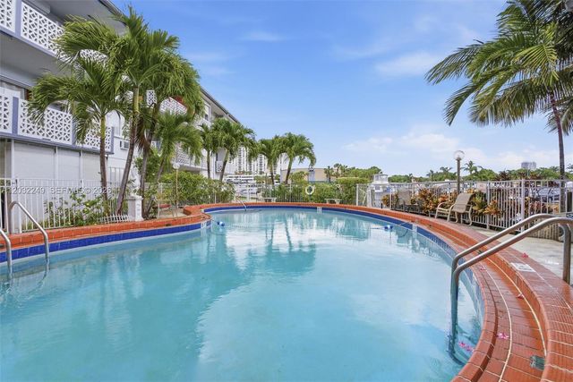 13105 NE Ixora Ct 300, North Miami, FL 33181