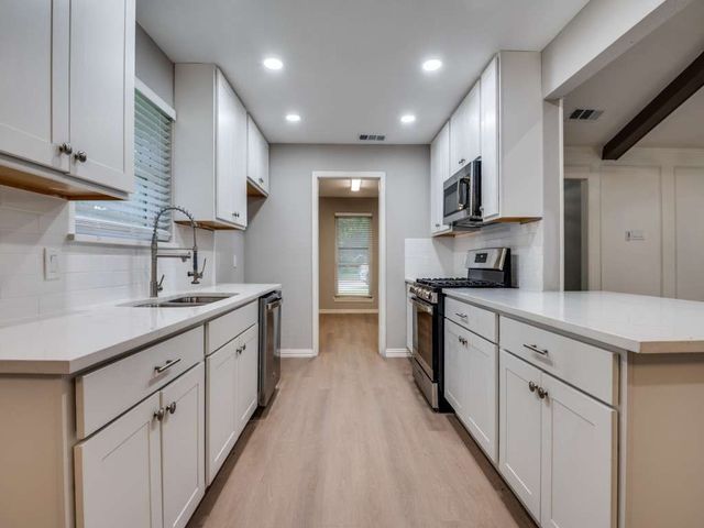 1044 Peach Lane, Desoto, TX 75115