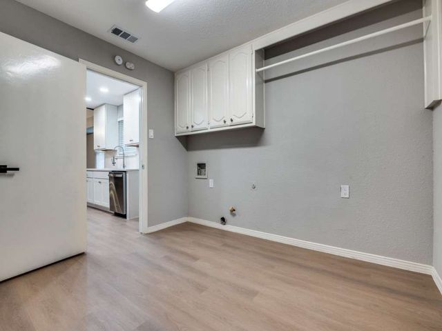 1044 Peach Lane, Desoto, TX 75115