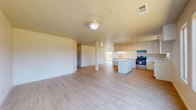 5567 Landon Ln, Riverbank, CA 95367