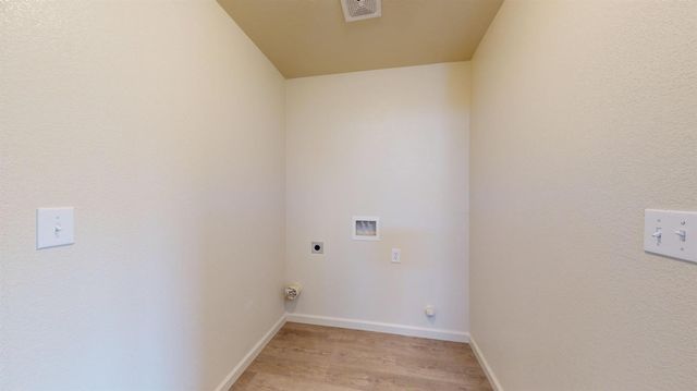 5567 Landon Ln, Riverbank, CA 95367