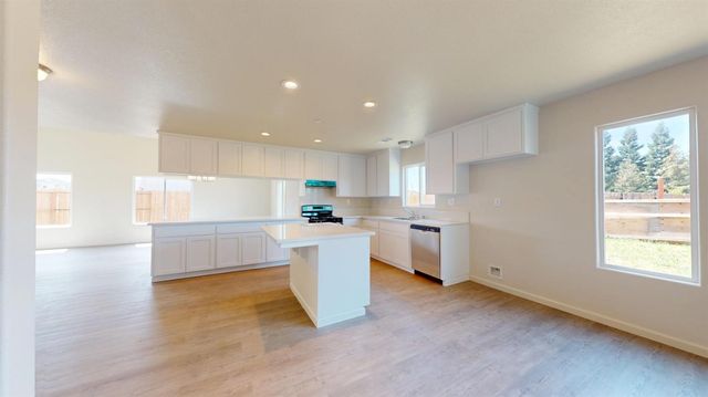 5567 Landon Ln, Riverbank, CA 95367