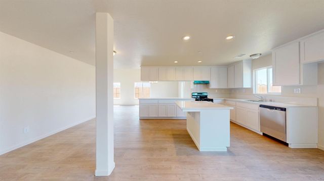 5567 Landon Ln, Riverbank, CA 95367