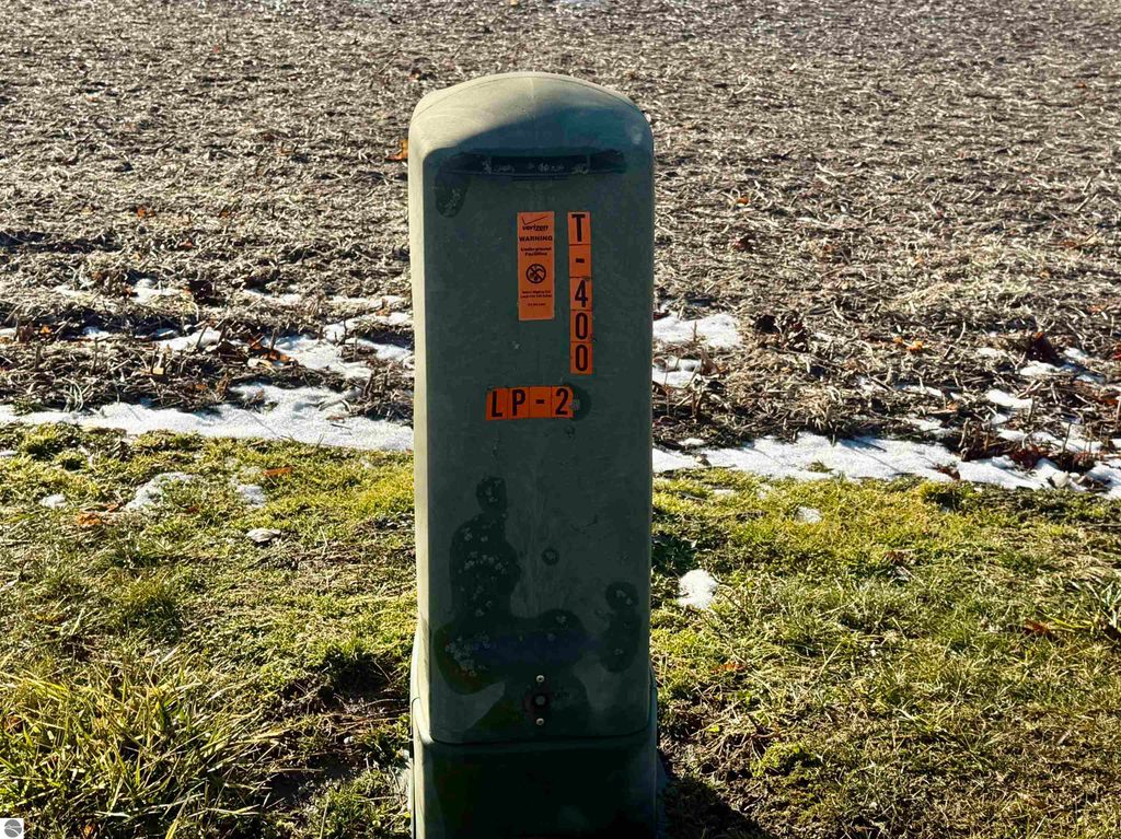 Image 4 of property listing at 400 E Fillmore Road, Ithaca, MI 48877