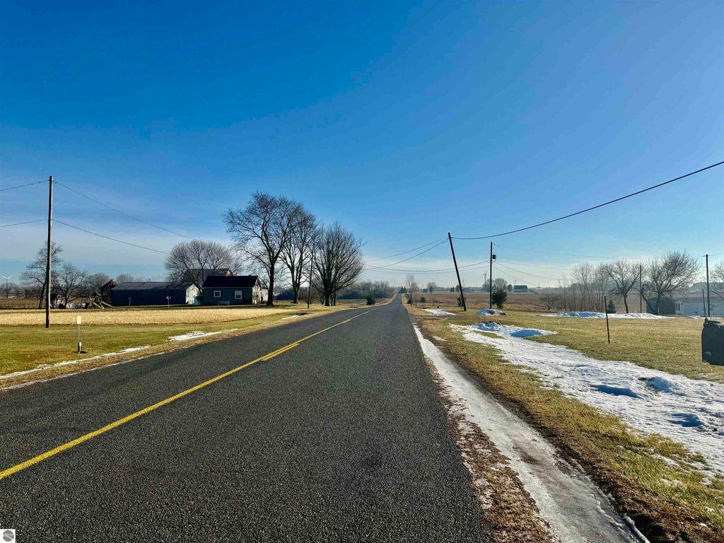 Image 5 of property listing at 400 E Fillmore Road, Ithaca, MI 48877