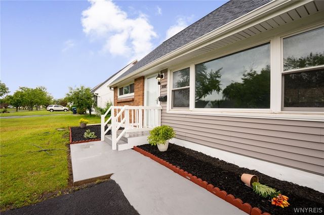 1889 Broadway, Grand Island, NY 14072