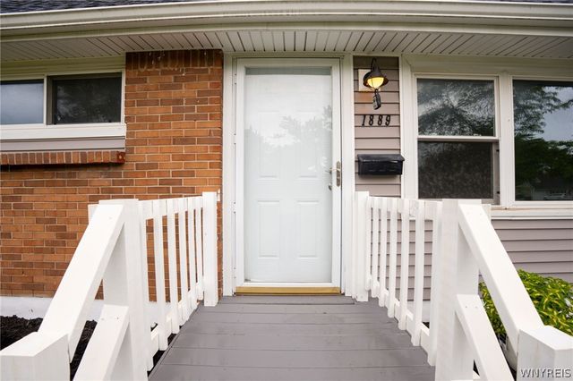 1889 Broadway, Grand Island, NY 14072