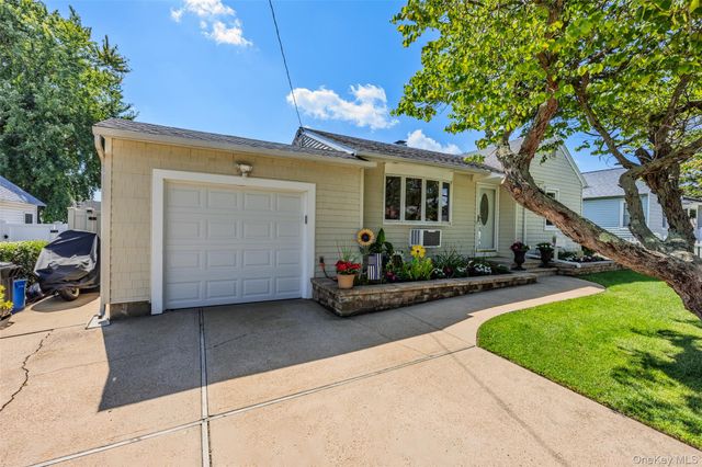 148 Birs Avenue, Lindenhurst, NY 11757