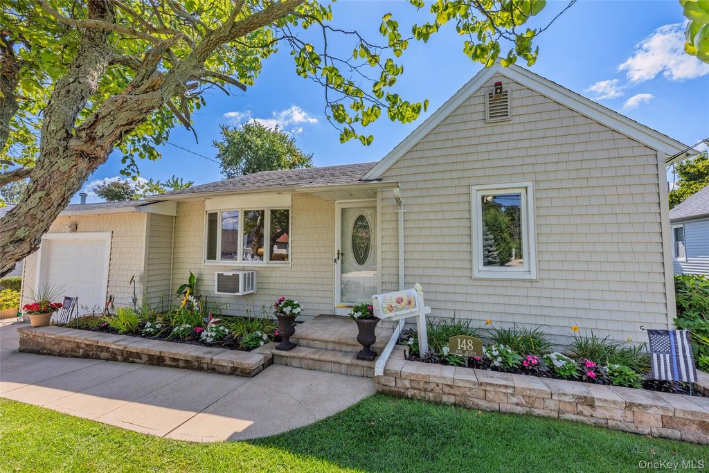 148 Birs Avenue, Lindenhurst, NY 11757 — exterior
