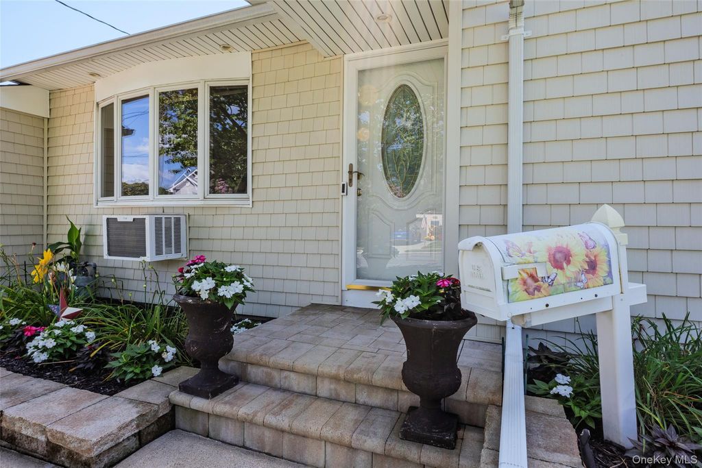 148 Birs Avenue, Lindenhurst, NY 11757 — photo 5