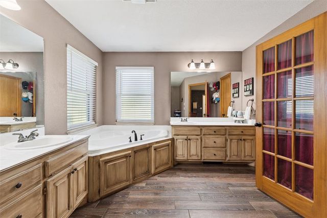 6055 W Blue Cedar Road, Edmond, OK 73025