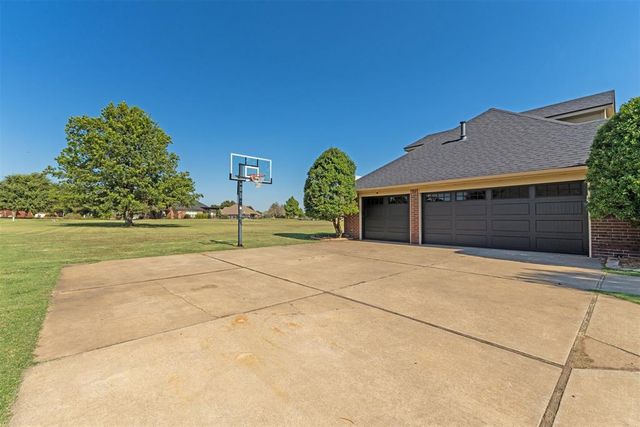 6055 W Blue Cedar Road, Edmond, OK 73025