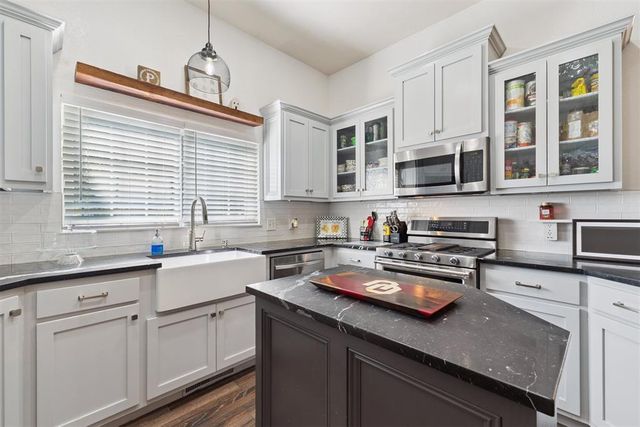 6055 W Blue Cedar Road, Edmond, OK 73025