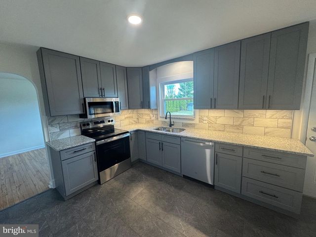 1218 S HANOVER ST, Pottstown, PA 19465