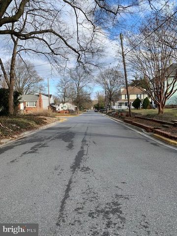 4718 RUATAN ST, College Park, MD 20740