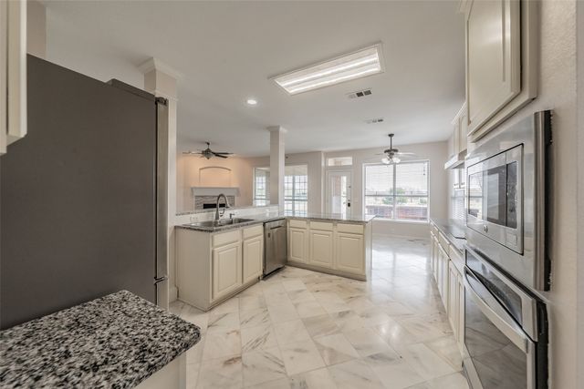 5786 Walnut Creek Drive, Fort Worth, TX 76137