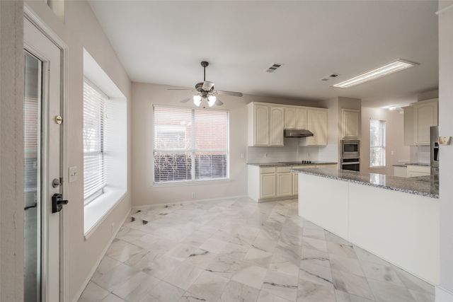 5786 Walnut Creek Drive, Fort Worth, TX 76137