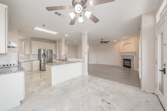 5786 Walnut Creek Drive, Fort Worth, TX 76137