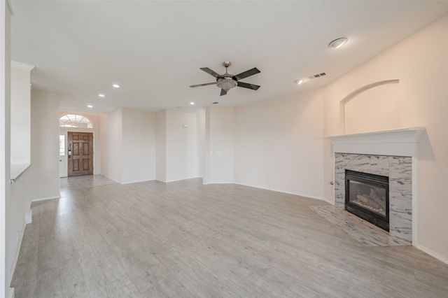 5786 Walnut Creek Drive, Fort Worth, TX 76137